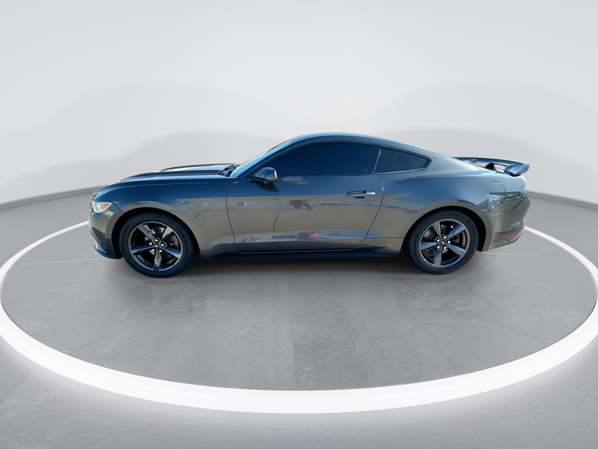 2016 Ford Mustang — detail view