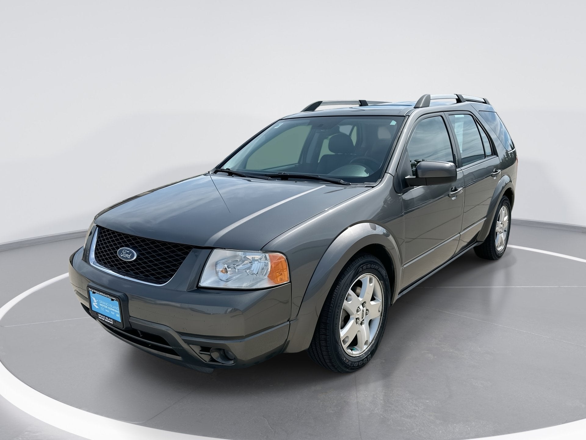 2005 Ford Freestyle Limited in Other — front three-quarter view