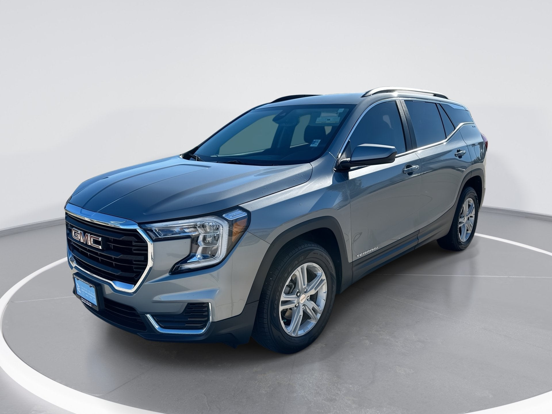 2023 GMC Terrain SLE in Sterling Metallic — front three-quarter view