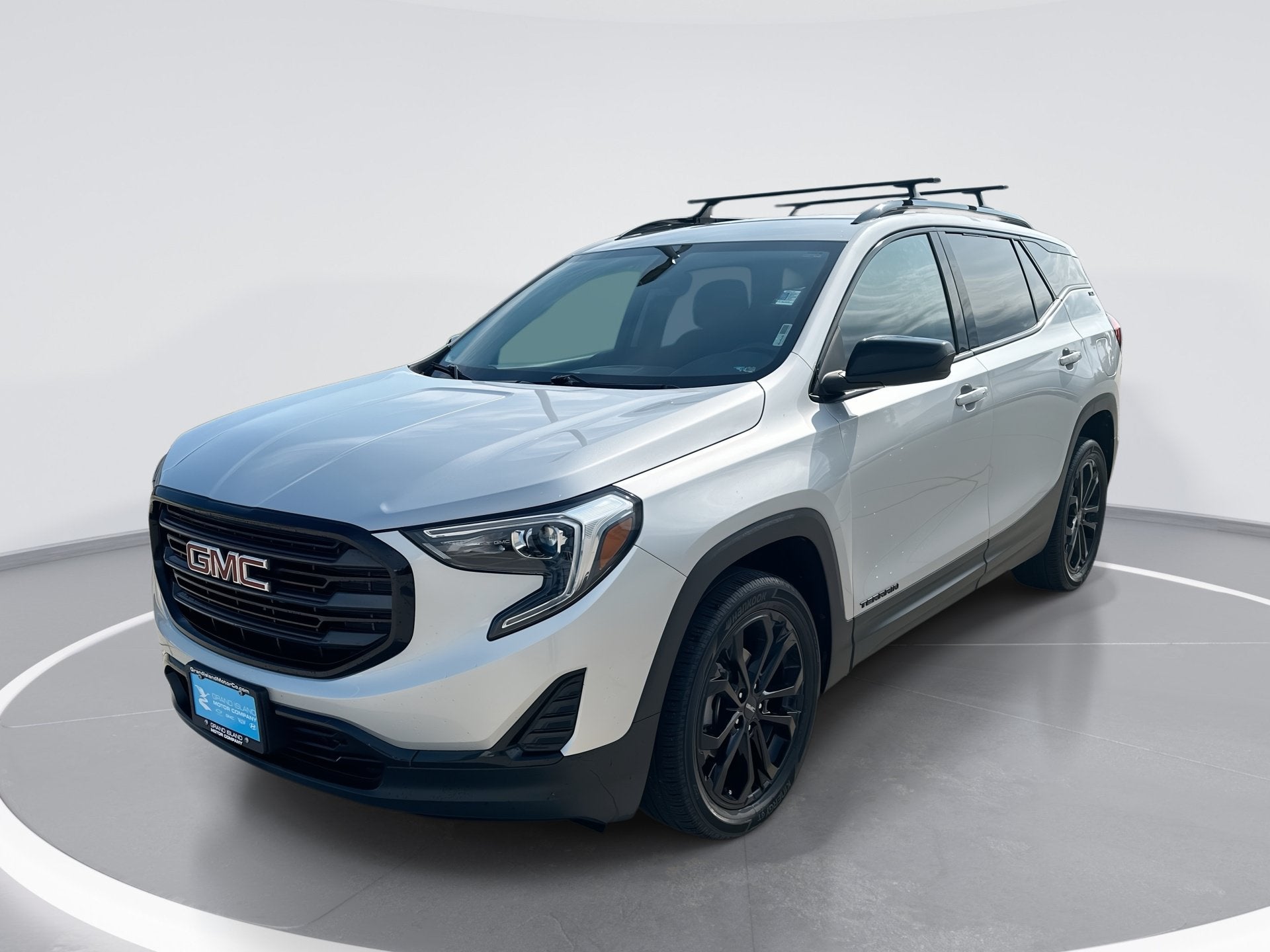 2021 GMC Terrain SLE in Quicksilver Metallic — front three-quarter view